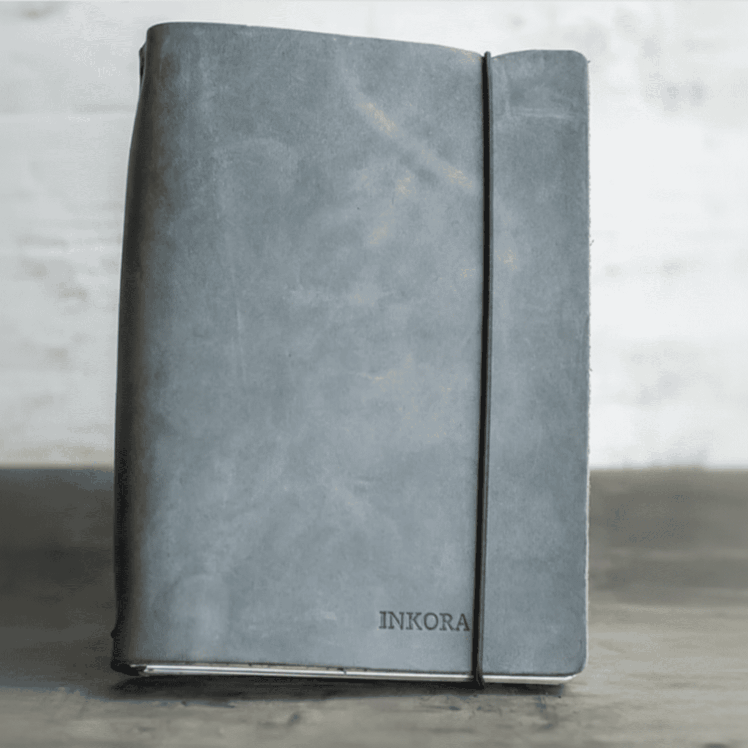 Smooth Leather Journal Cover with Elastic Band – Modern Refillable Notebook